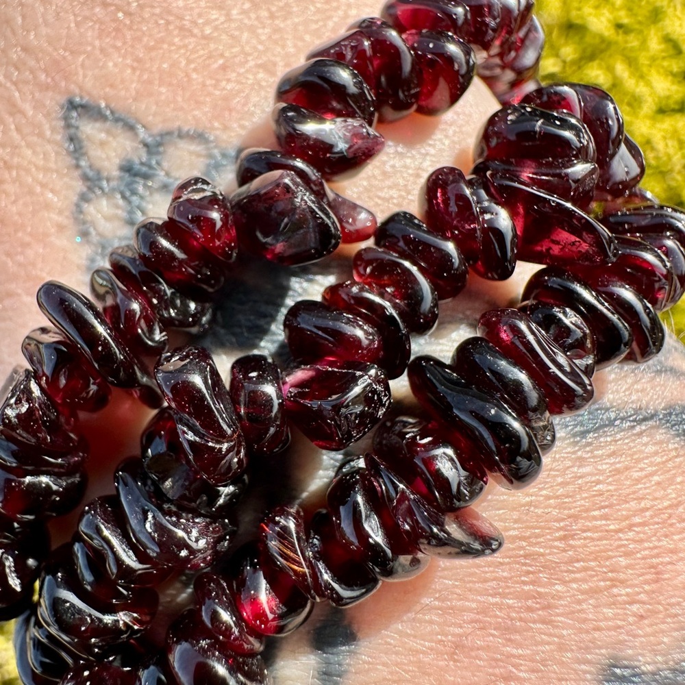 6mm Natural Garnet Chip Beaded Bracelet - January Birthstone